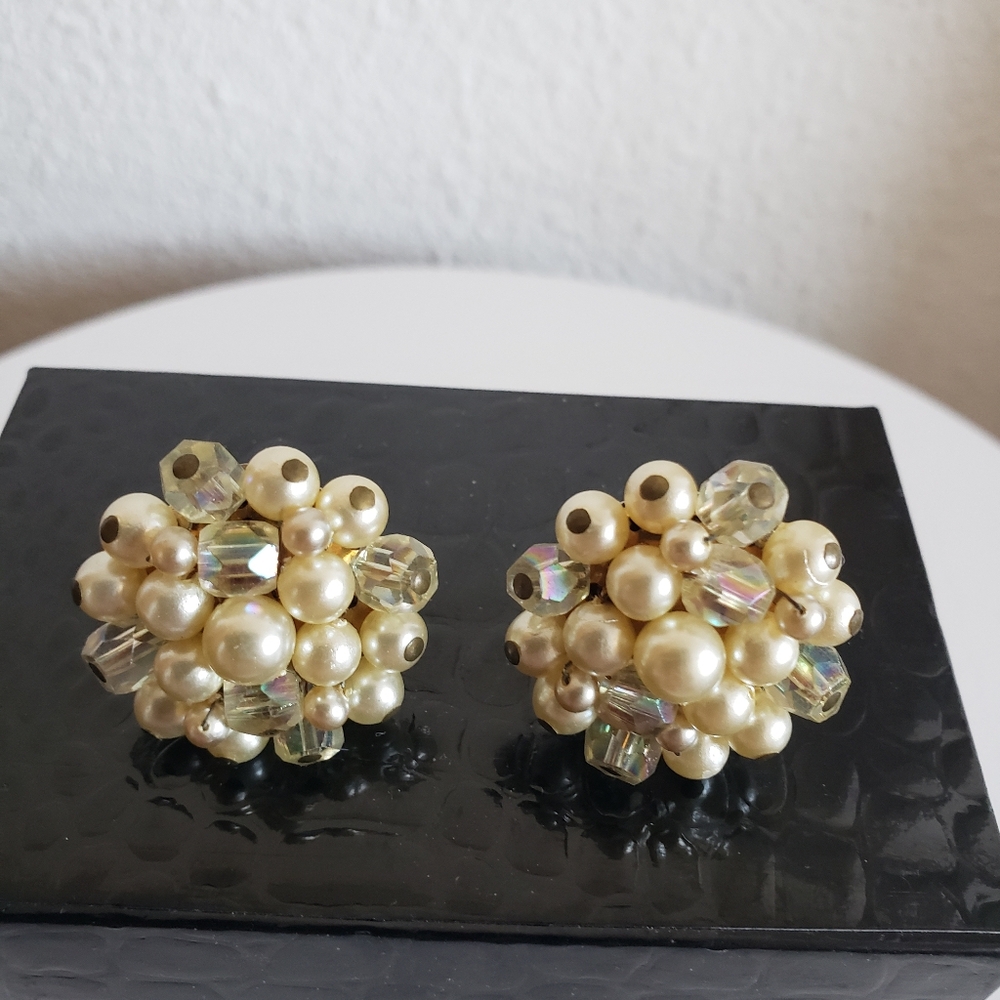 Vintage Japan glass pearl cluster earring faceted AB crystal beads clipons - Picture 1 of 10